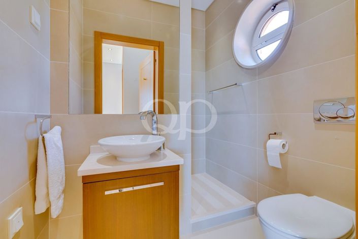 Image No.24-4 Bed House for sale