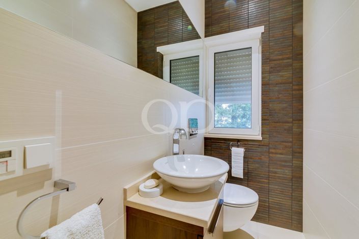 Image No.40-4 Bed House for sale