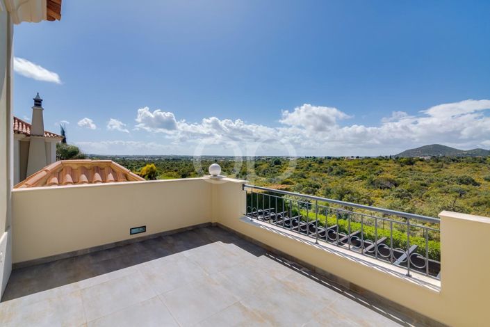 Image No.8-4 Bed House for sale