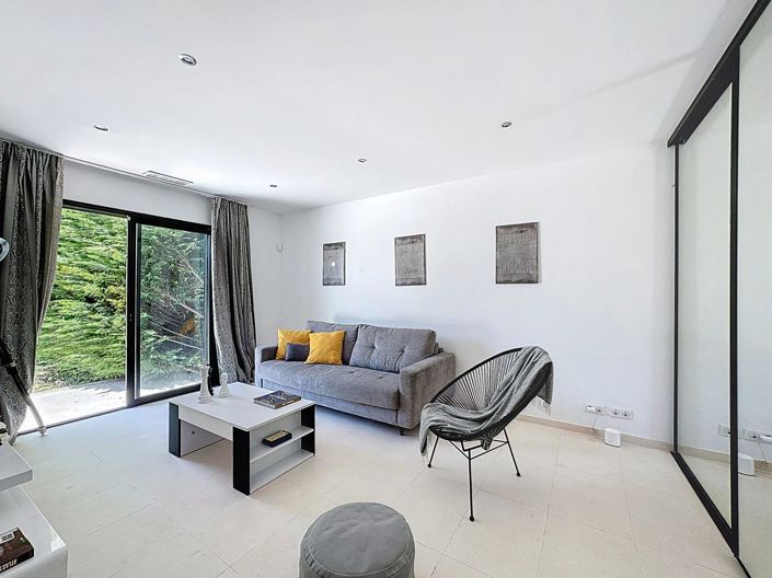 Image No.13-6 Bed House for sale