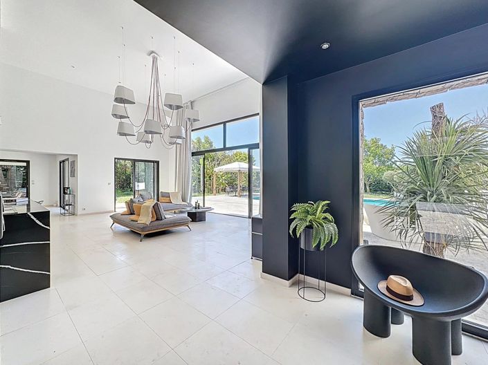 Image No.5-6 Bed House for sale