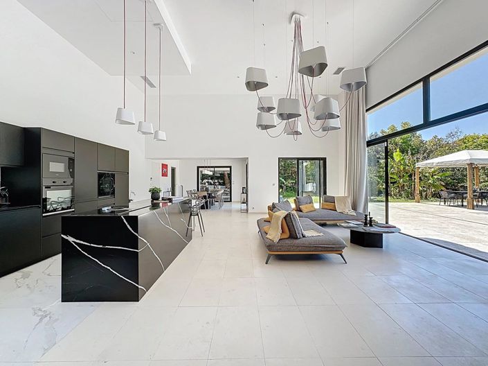 Image No.6-6 Bed House for sale