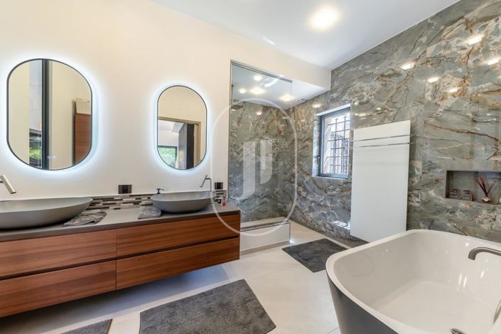 Image No.10-Maison de 8 chambres à vendre à L'Isle-sur-la-Sorgue