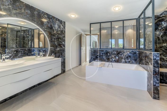 Image No.11-Maison de 8 chambres à vendre à L'Isle-sur-la-Sorgue