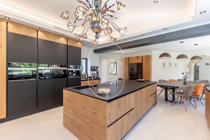 Image No.5-Maison de 8 chambres à vendre à L'Isle-sur-la-Sorgue