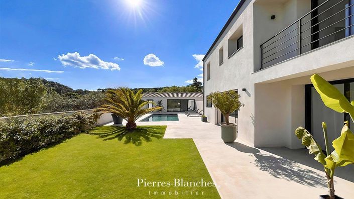 Image No.1-4 Bed House for sale