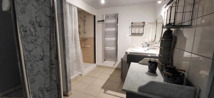 Image No.18-4 Bed House for sale