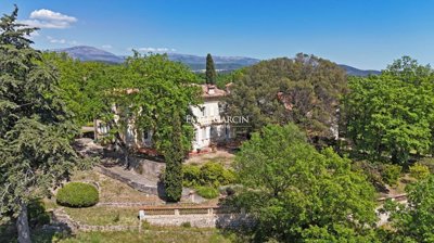 7 Bed Property for sale