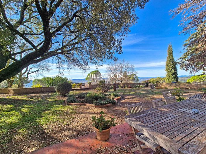 Image No.11-7 Bed Property for sale