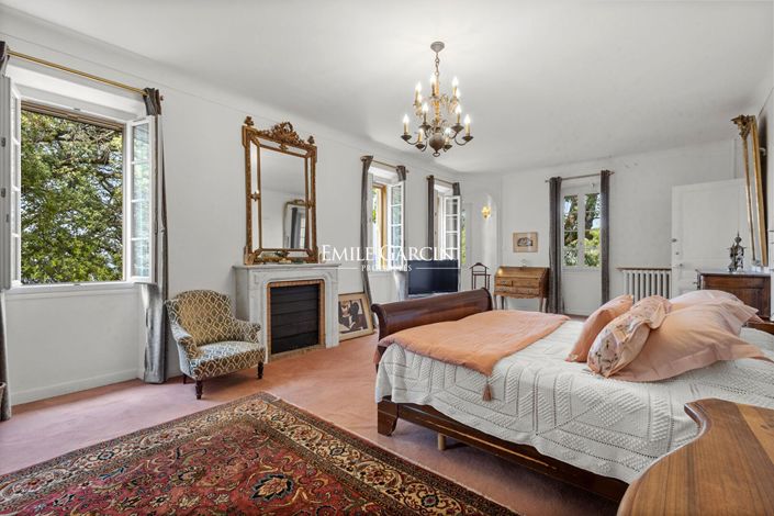 Image No.7-7 Bed Property for sale