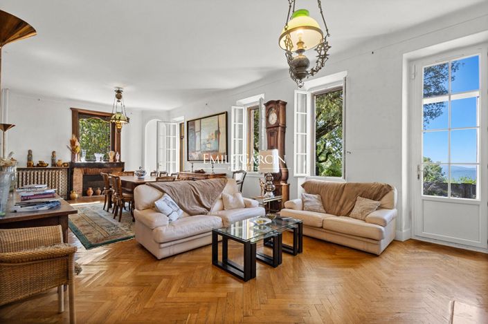 Image No.8-7 Bed Property for sale