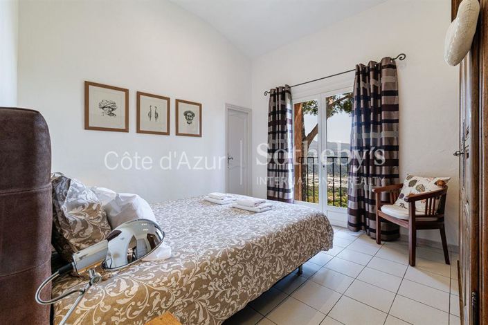 Image No.13-4 Bed House for sale