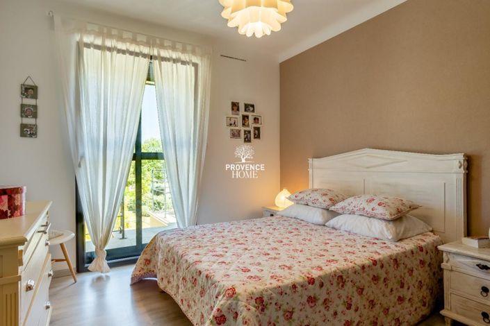 Image No.12-5 Bed House for sale