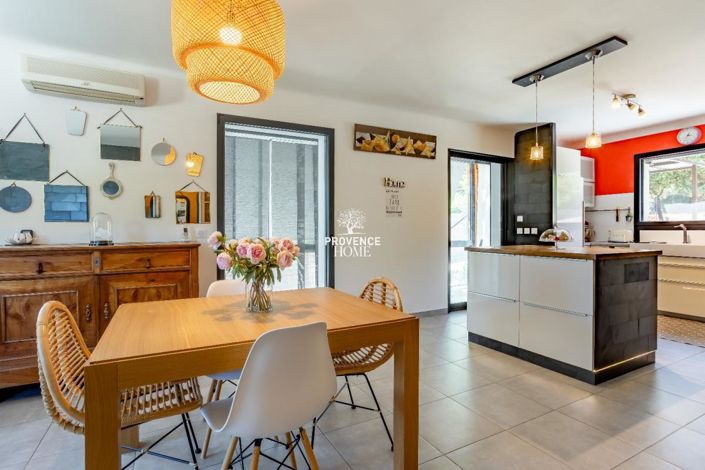 Image No.6-5 Bed House for sale