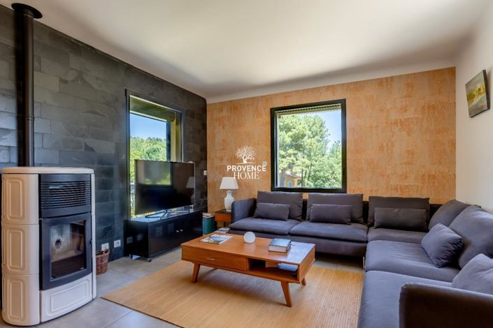 Image No.8-5 Bed House for sale