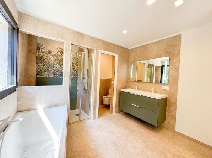 Image No.15-6 Bed House for sale