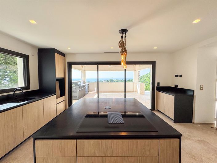 Image No.7-6 Bed House for sale