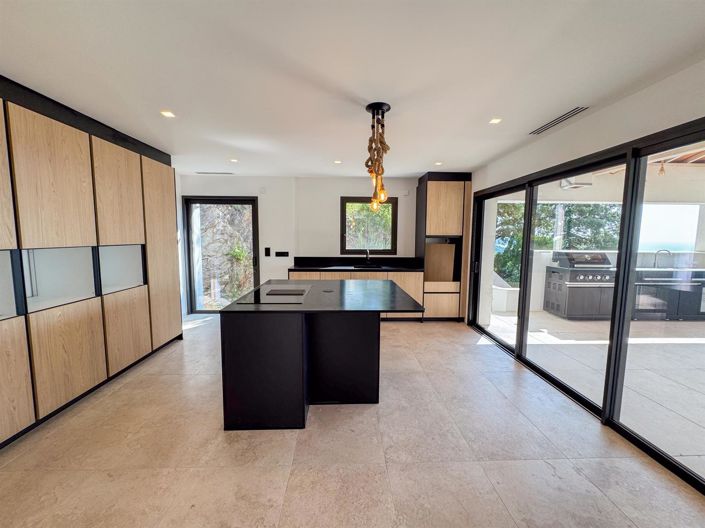 Image No.9-6 Bed House for sale