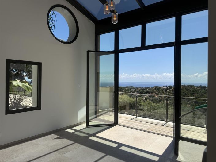 Image No.5-5 Bed House for sale