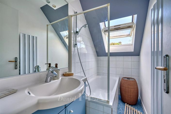 Image No.15-4 Bed House for sale