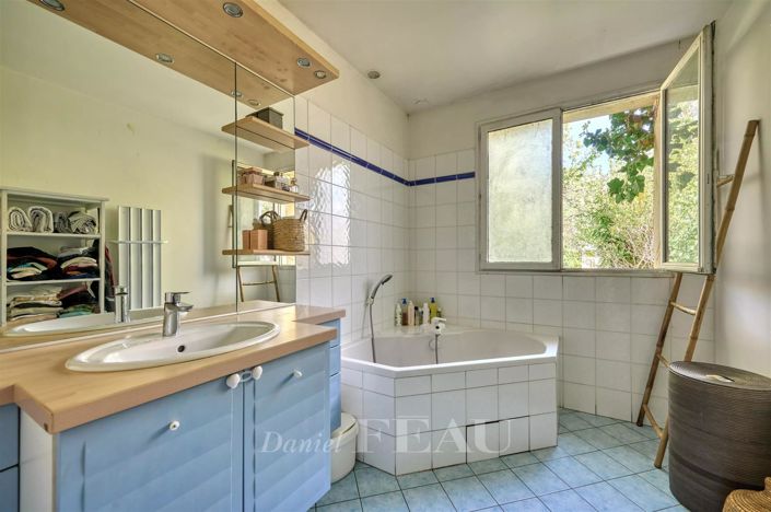 Image No.16-4 Bed House for sale