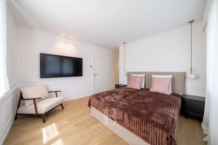 Image No.10-5 Bed House for sale