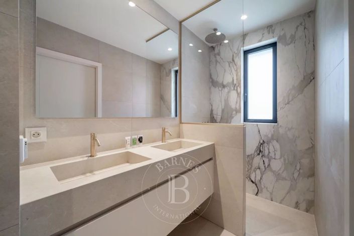 Image No.11-5 Bed House for sale