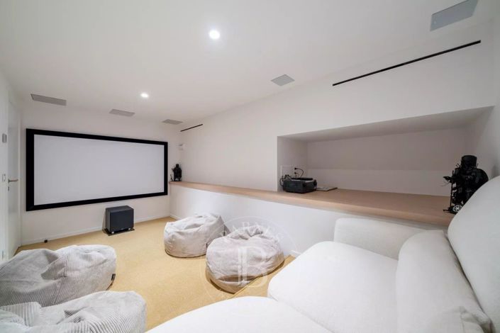 Image No.18-5 Bed House for sale