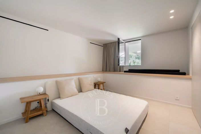 Image No.22-5 Bed House for sale