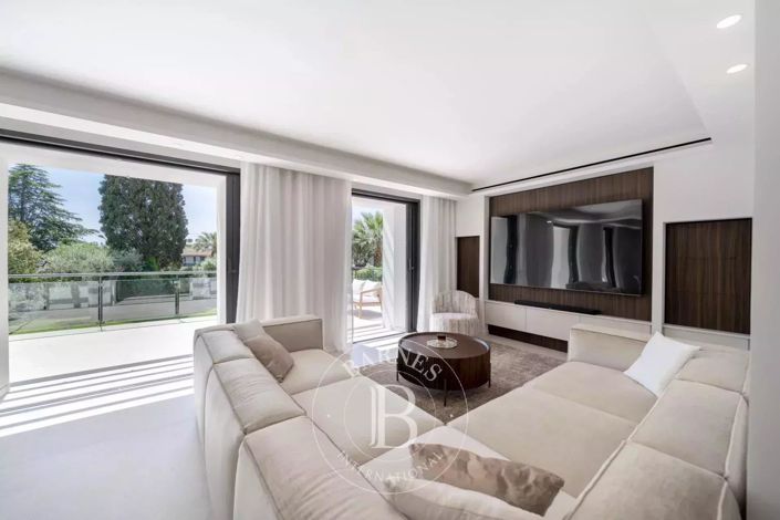 Image No.28-5 Bed House for sale