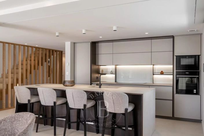 Image No.3-5 Bed House for sale