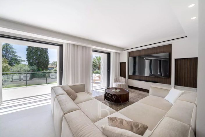 Image No.4-5 Bed House for sale