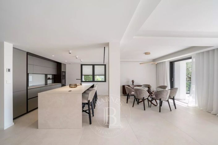 Image No.5-5 Bed House for sale