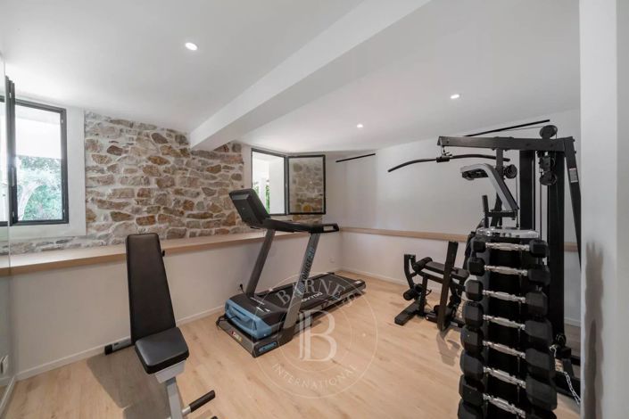 Image No.6-5 Bed House for sale