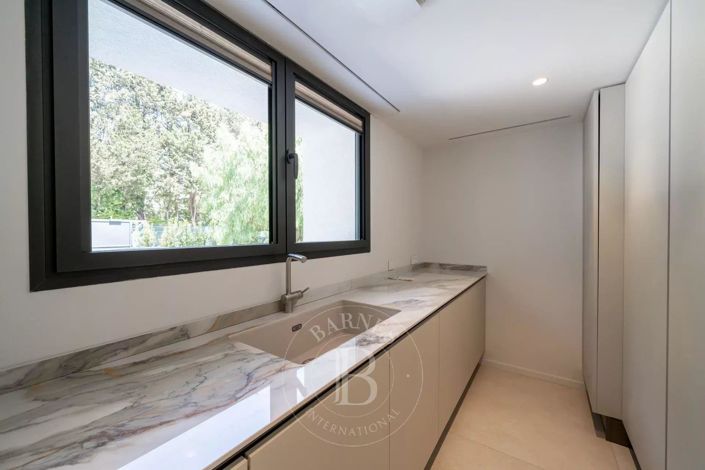 Image No.7-5 Bed House for sale