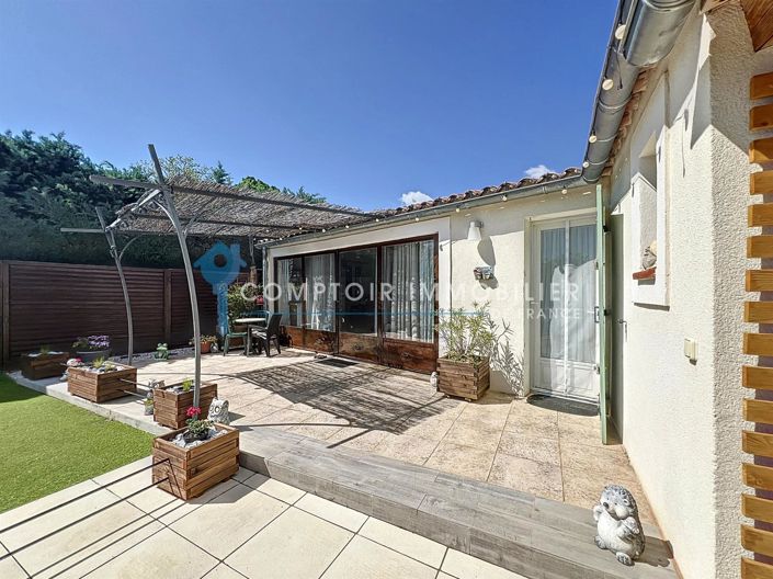 Image No.10-5 Bed House for sale