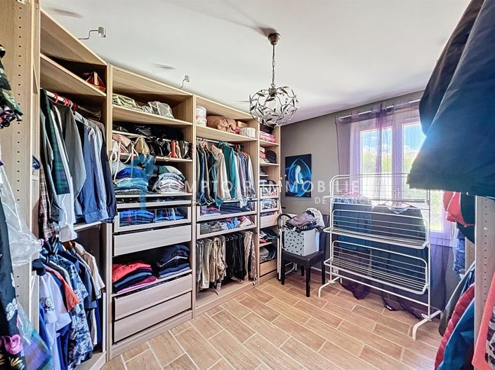 Image No.17-5 Bed House for sale