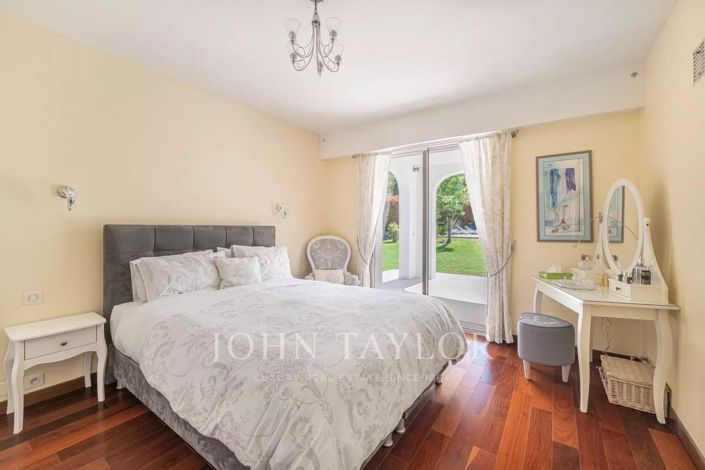 Image No.10-5 Bed House for sale