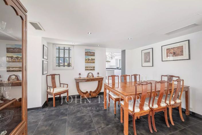 Image No.8-5 Bed House for sale