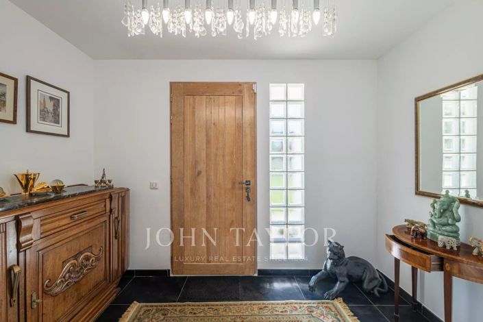 Image No.9-5 Bed House for sale