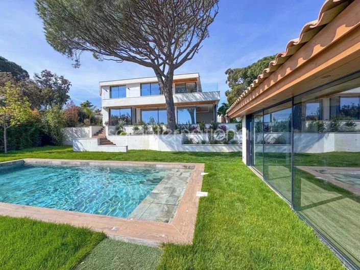 Image No.1-5 Bed House for sale