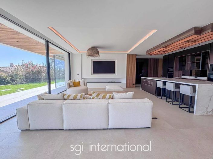 Image No.4-5 Bed House for sale