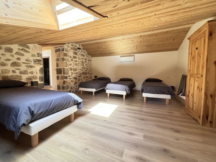 Image No.8-4 Bed House for sale