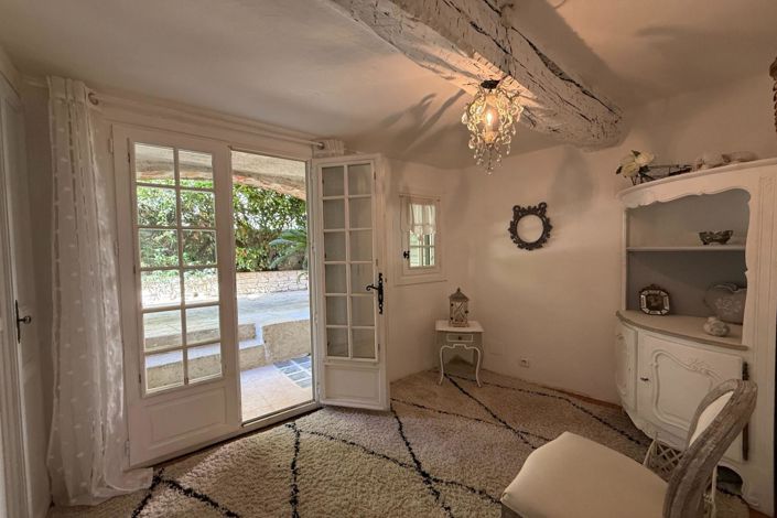 Image No.6-2 Bed House for sale