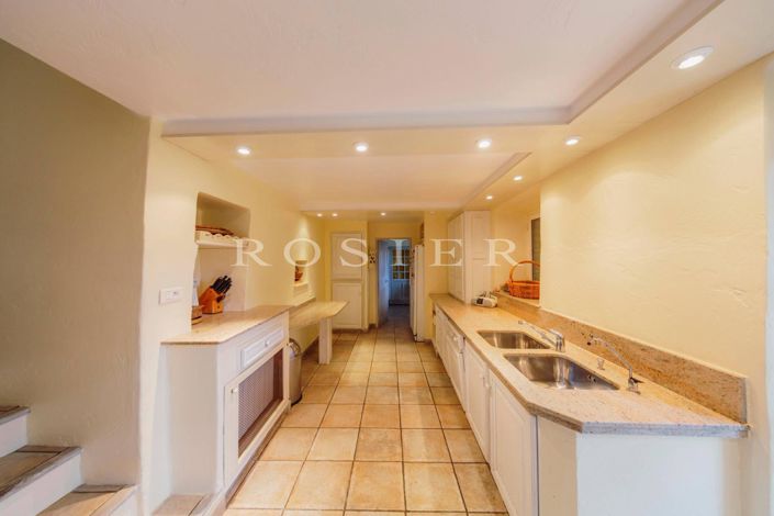 Image No.6-5 Bed House for sale