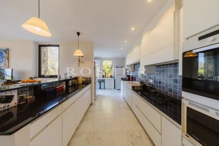 Image No.6-5 Bed House for sale