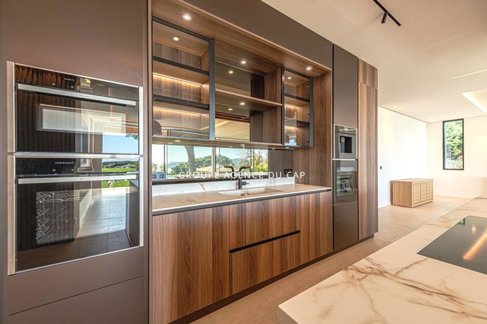 Image No.7-5 Bed Property for sale