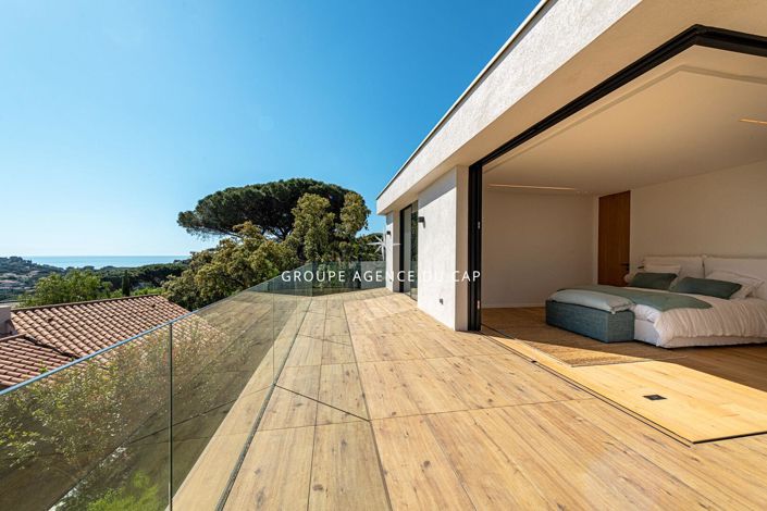 Image No.9-5 Bed Property for sale