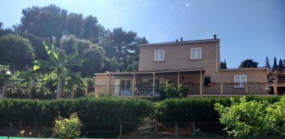 1 - Menton, Property