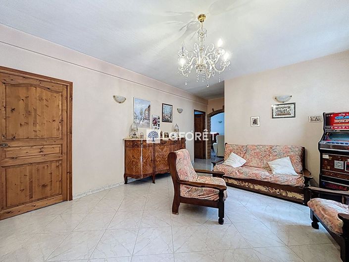 Image No.10-4 Bed Property for sale